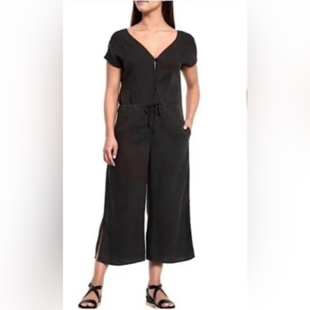 Cloth & stone linen jump suit size S.